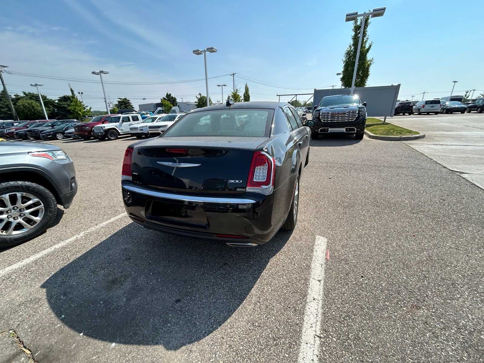 Thumbnail: 2023 Chrysler 300 - 20