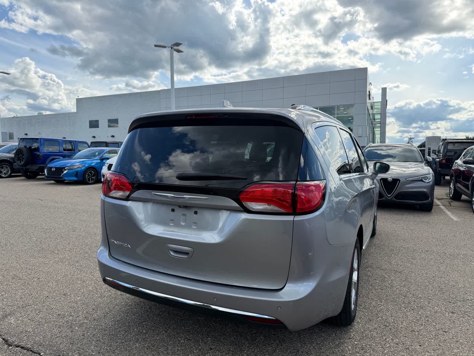 Thumbnail: 2018 Chrysler Pacifica - 19