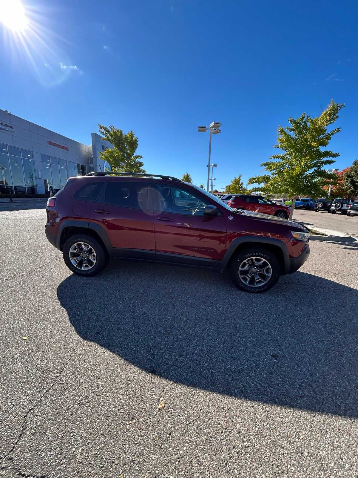 Thumbnail: 2019 Jeep Cherokee - 11