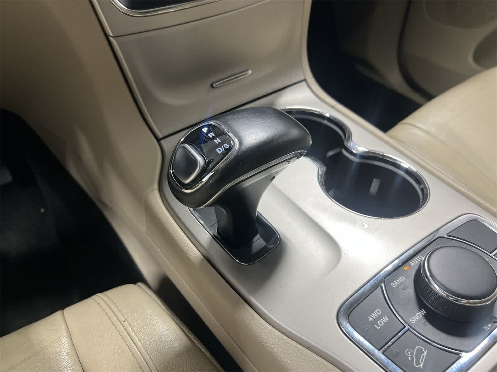 Thumbnail: 2015 Jeep Grand Cherokee - 33