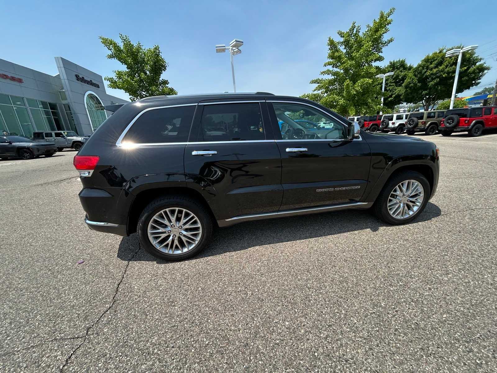 Thumbnail: 2017 Jeep Grand Cherokee - 14
