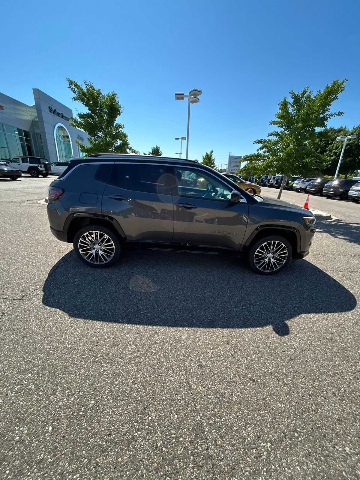 Thumbnail: 2022 Jeep Compass - 11