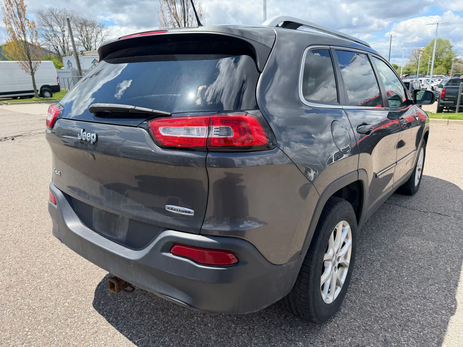Thumbnail: 2015 Jeep Cherokee - 21