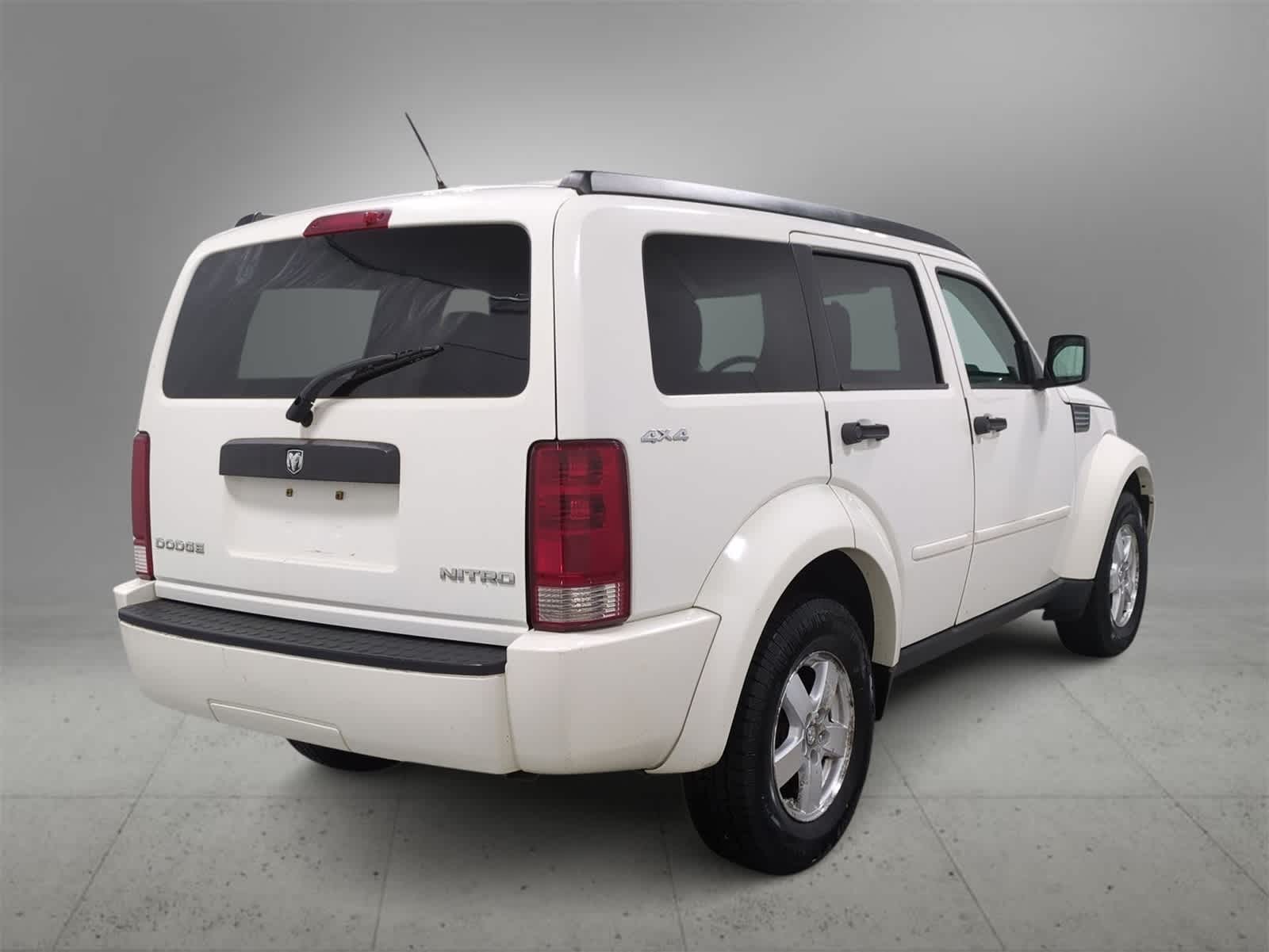 Thumbnail: 2009 Dodge Nitro - 8