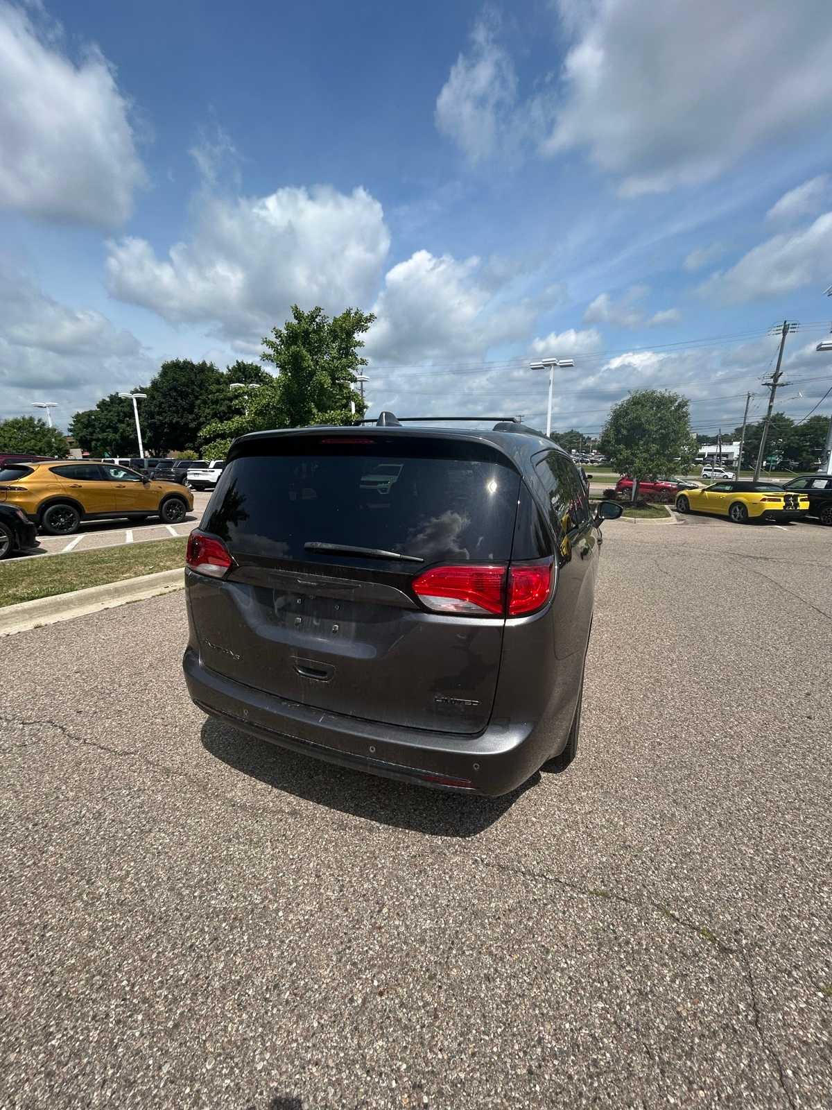 Thumbnail: 2019 Chrysler Pacifica - 21