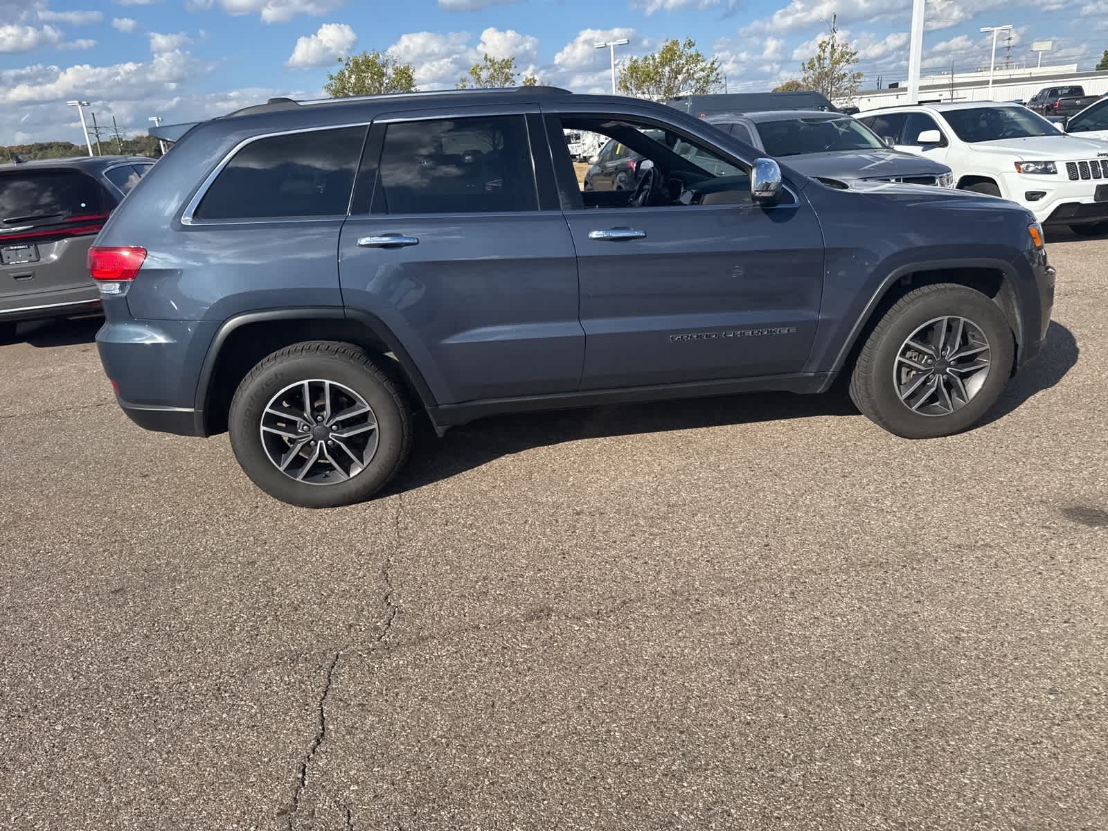Thumbnail: 2019 Jeep Grand Cherokee - 13