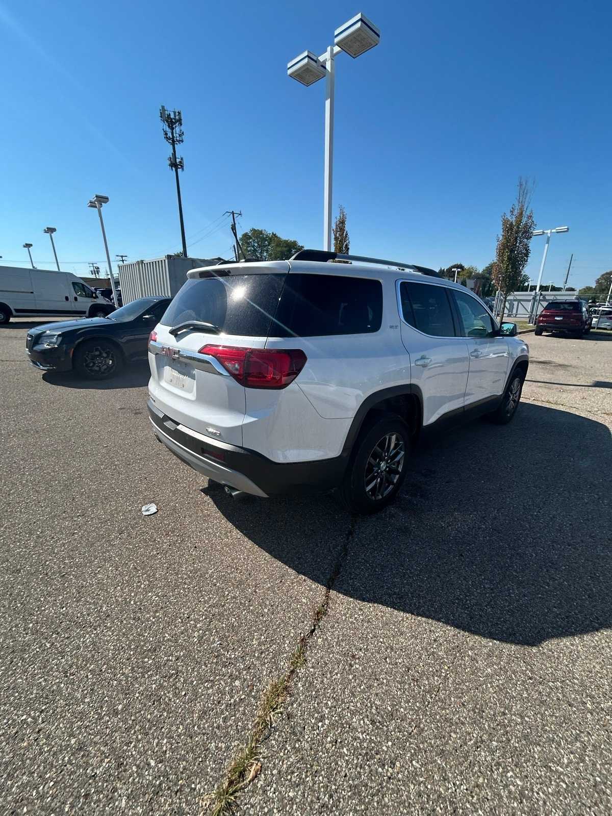 Thumbnail: 2019 GMC Acadia - 19