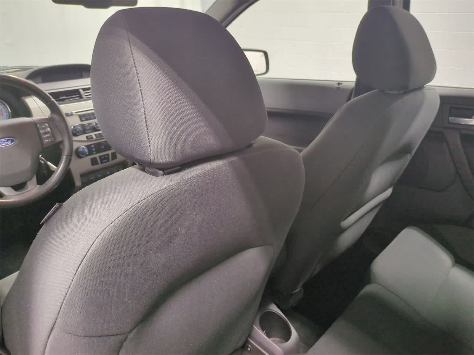 Thumbnail: 2010 Ford Focus - 18