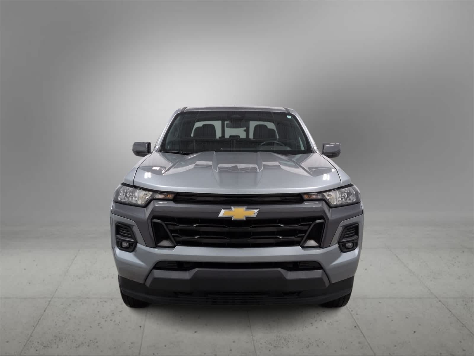 Thumbnail: 2023 Chevrolet Colorado - 3