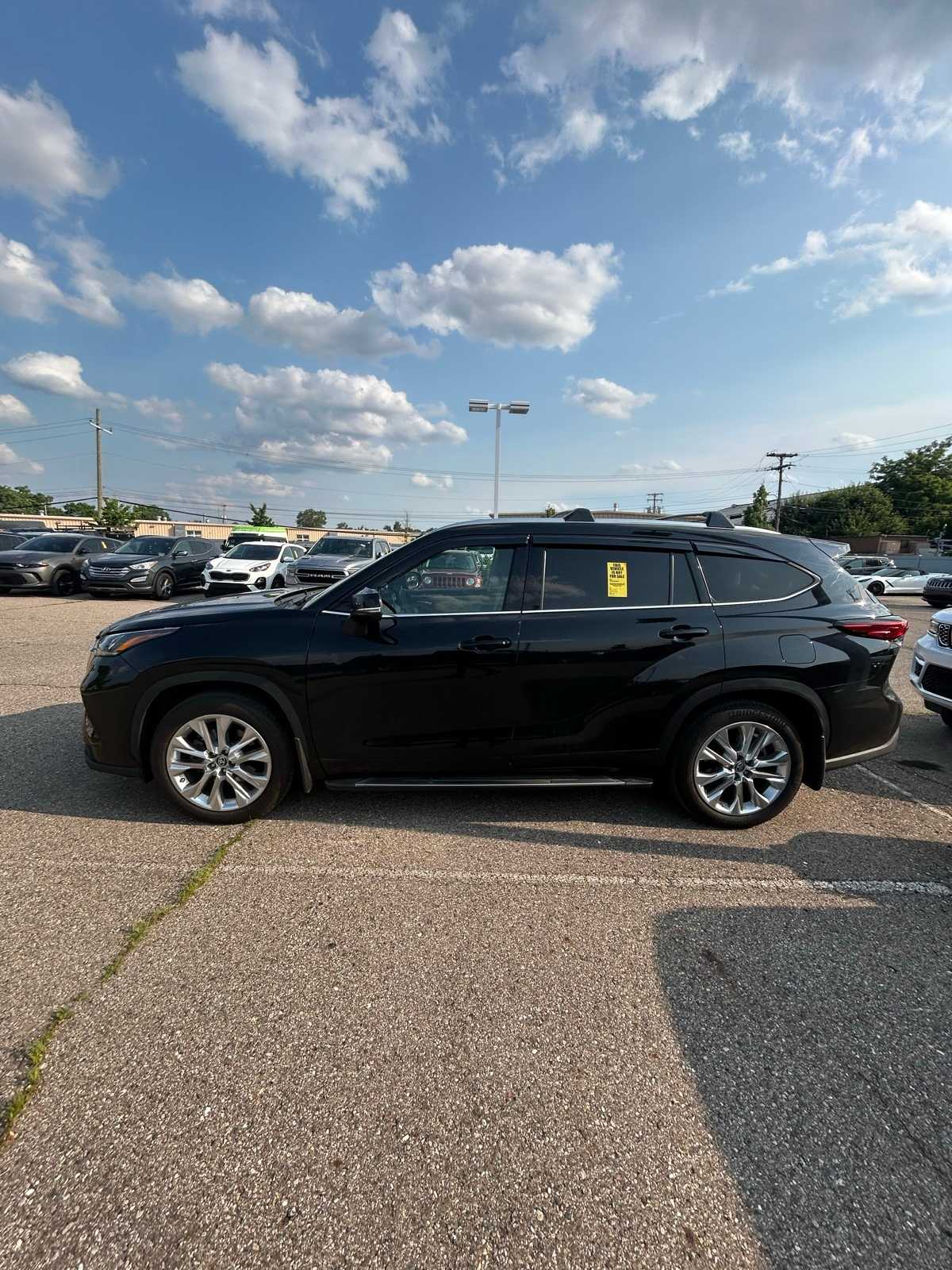 Thumbnail: 2023 Toyota Highlander - 27