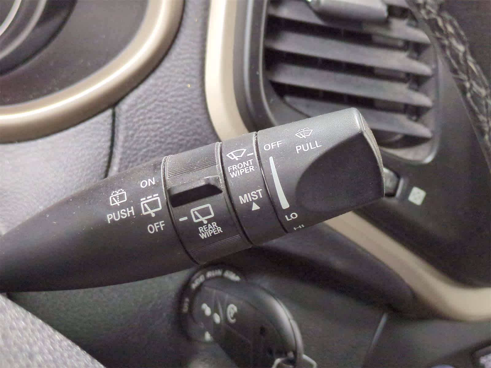 Thumbnail: 2016 Jeep Cherokee - 25