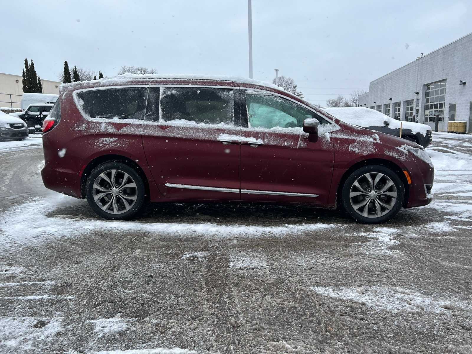 Thumbnail: 2019 Chrysler Pacifica - 16