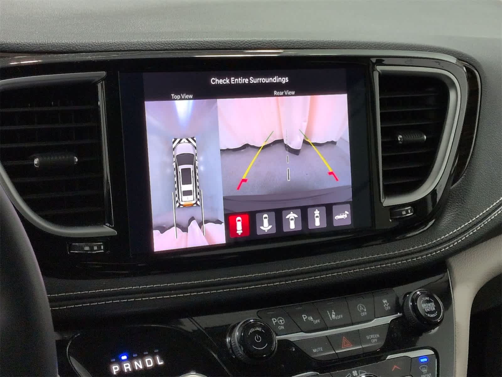 Thumbnail: 2022 Chrysler Pacifica - 32