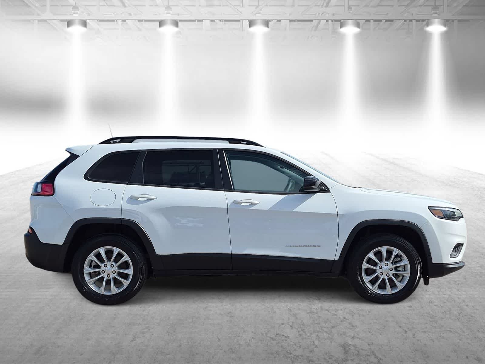 Thumbnail: 2022 Jeep Cherokee - 9