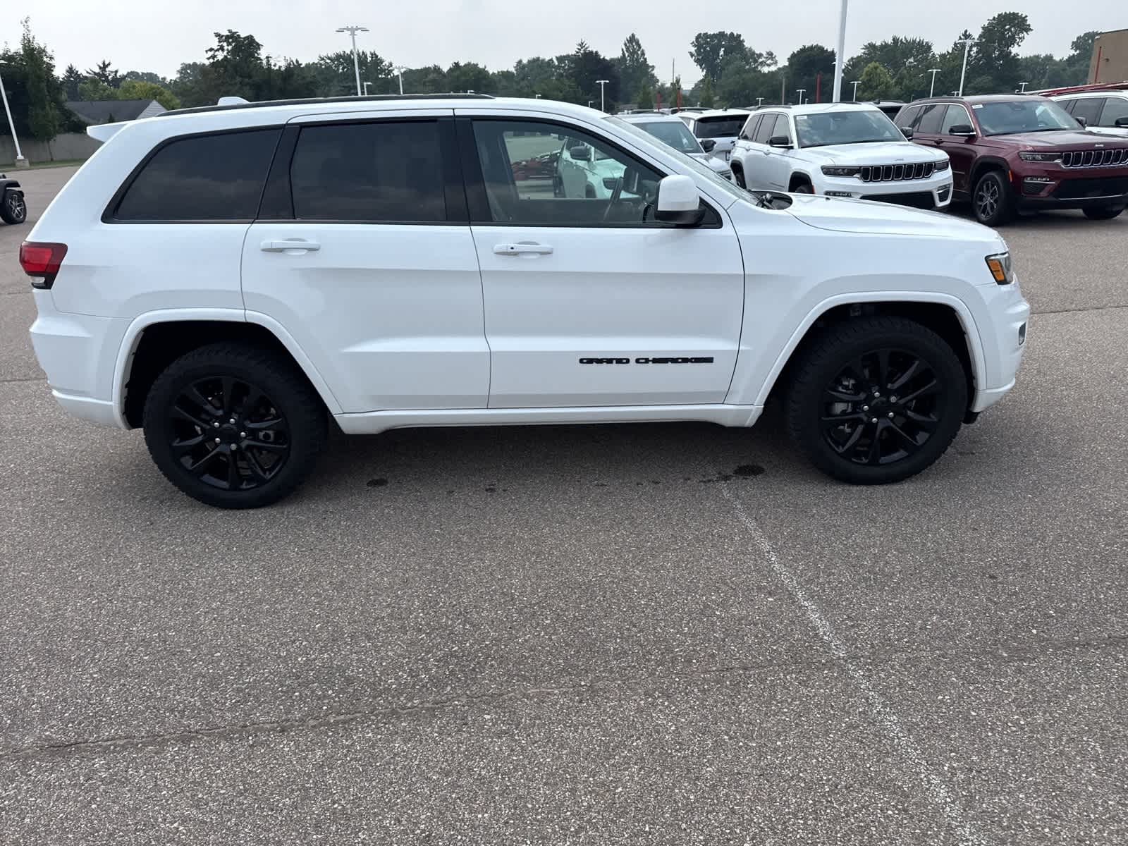 Thumbnail: 2021 Jeep Grand Cherokee - 12