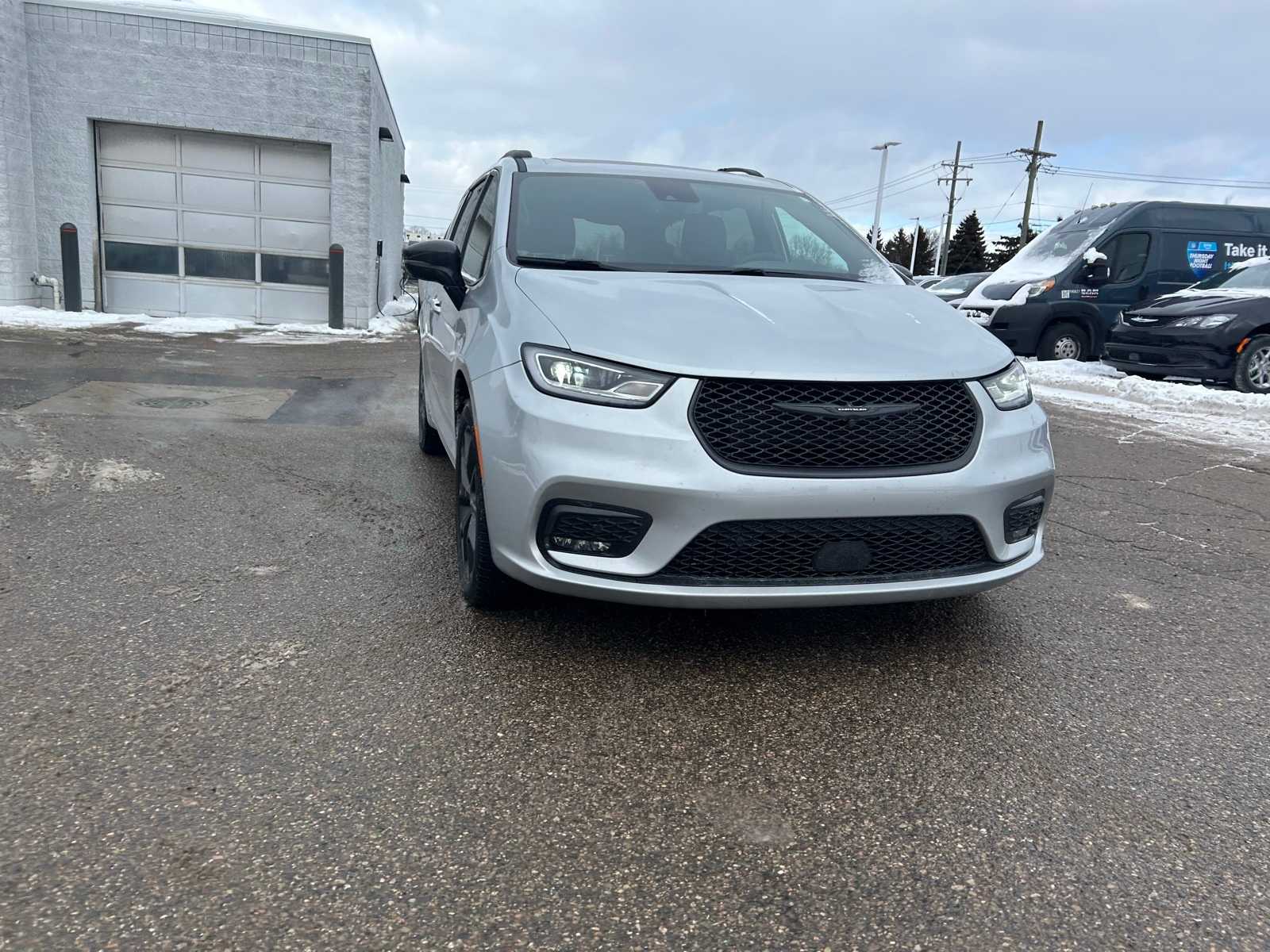 Thumbnail: 2023 Chrysler Pacifica - 7