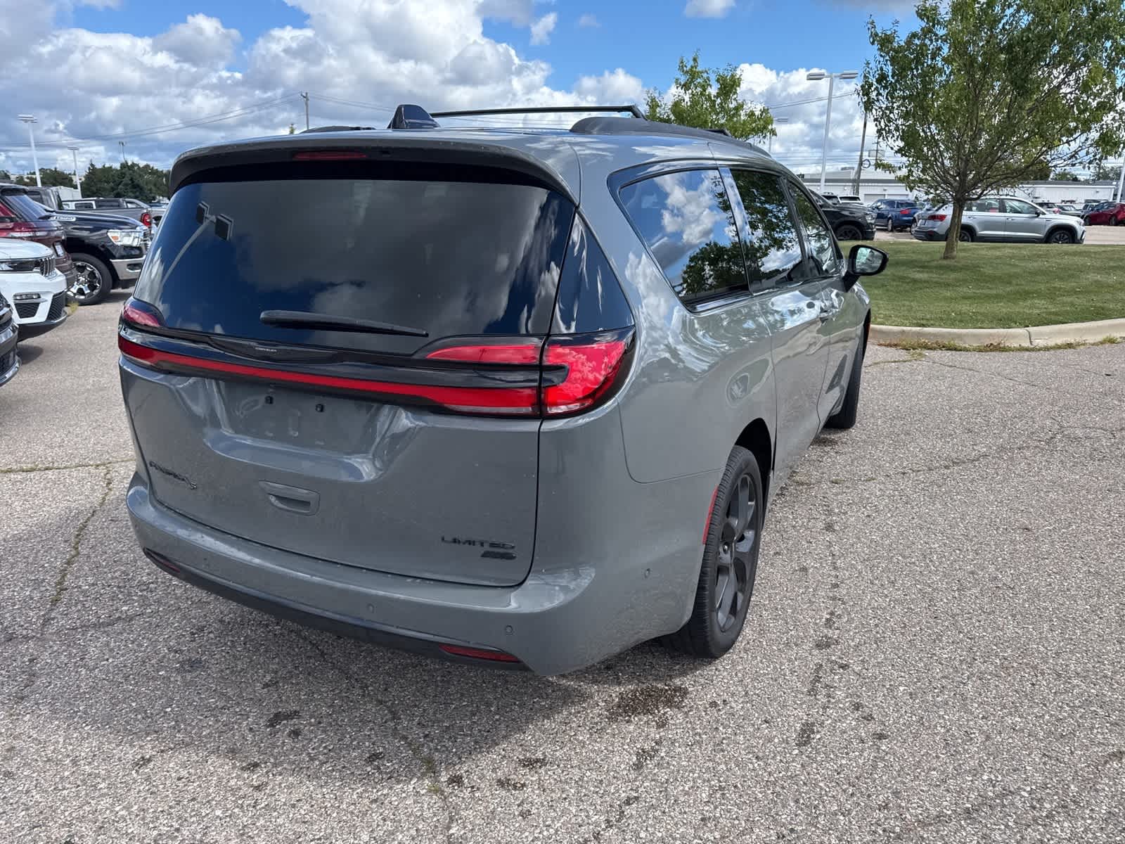 Thumbnail: 2023 Chrysler Pacifica - 17