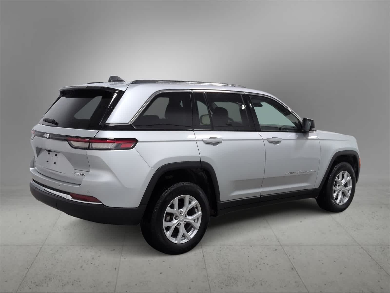 Thumbnail: 2023 Jeep Grand Cherokee - 8