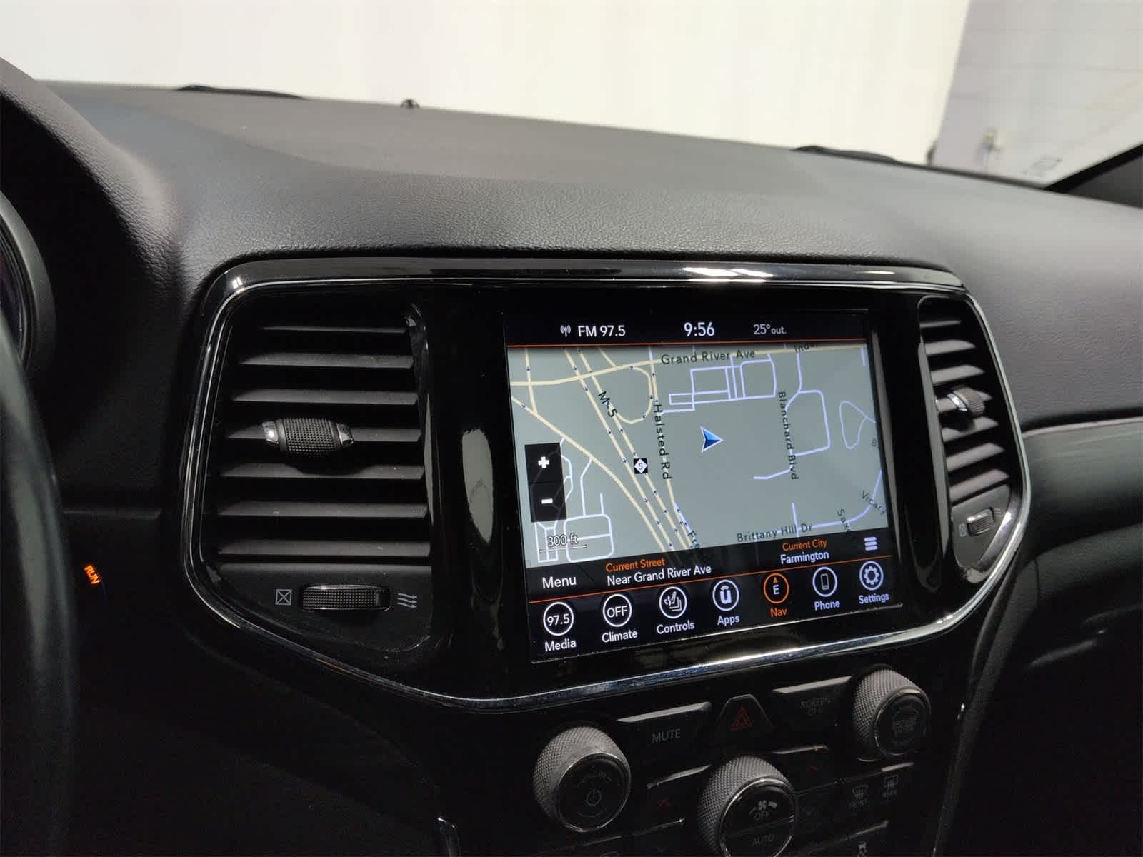 Thumbnail: 2021 Jeep Grand Cherokee - 29