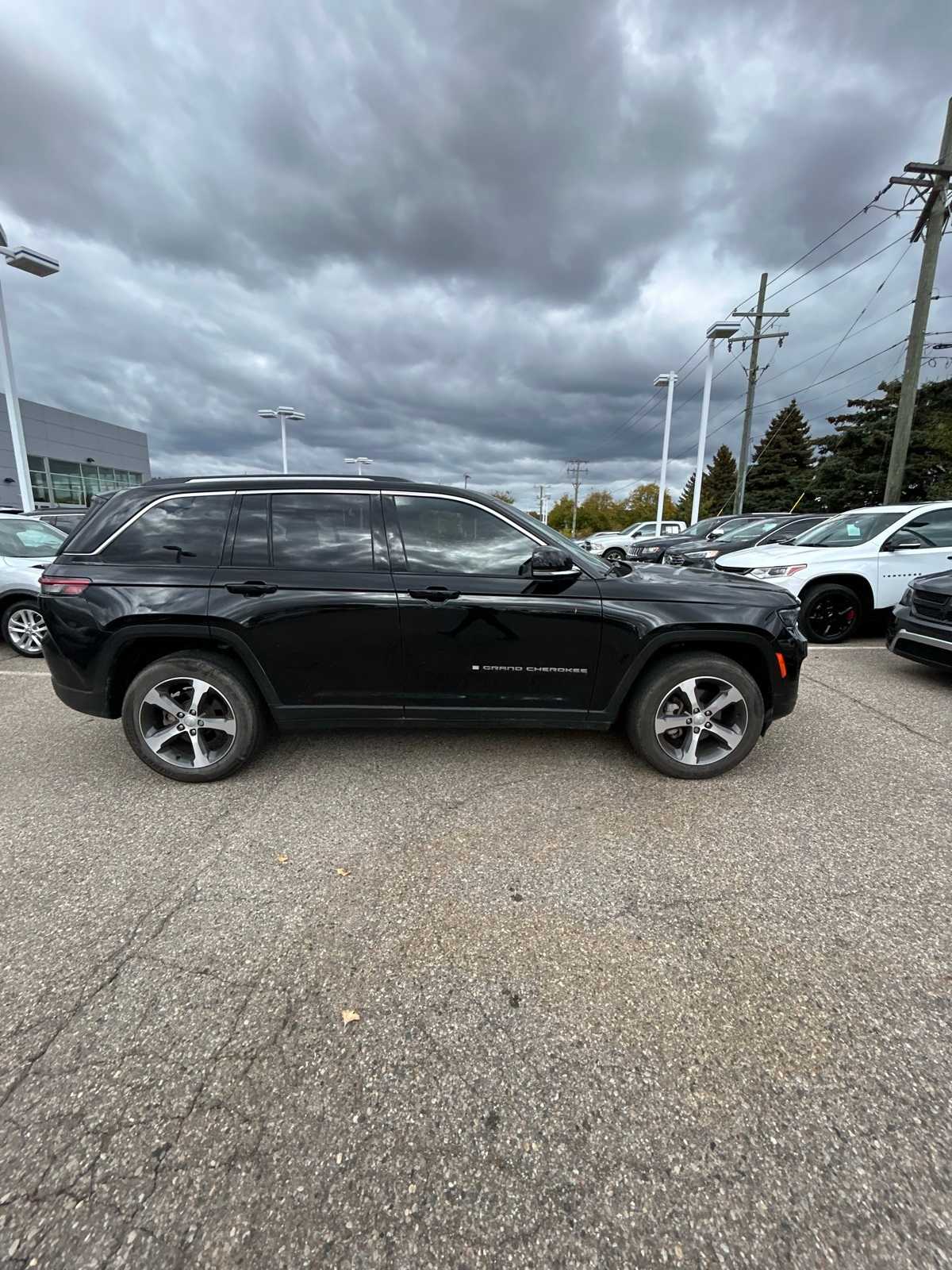 Thumbnail: 2023 Jeep Grand Cherokee - 12