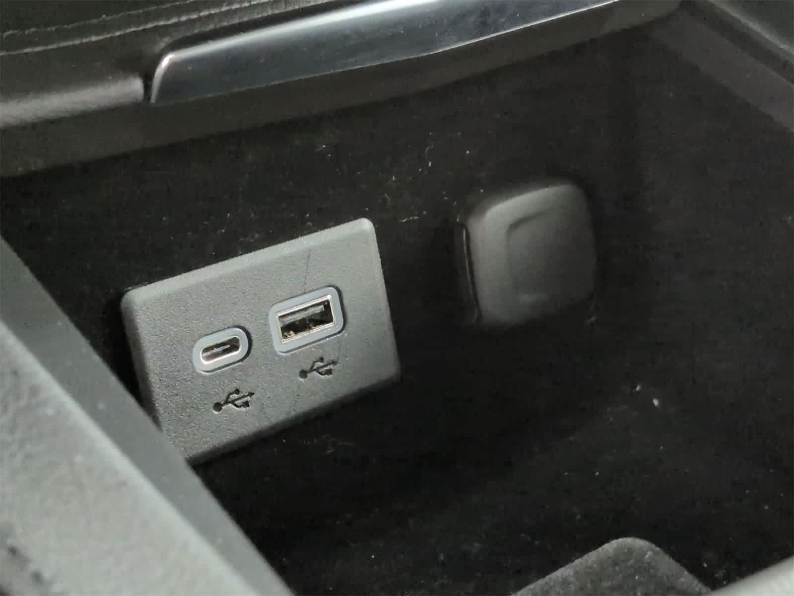 Thumbnail: 2022 Cadillac XT4 - 30