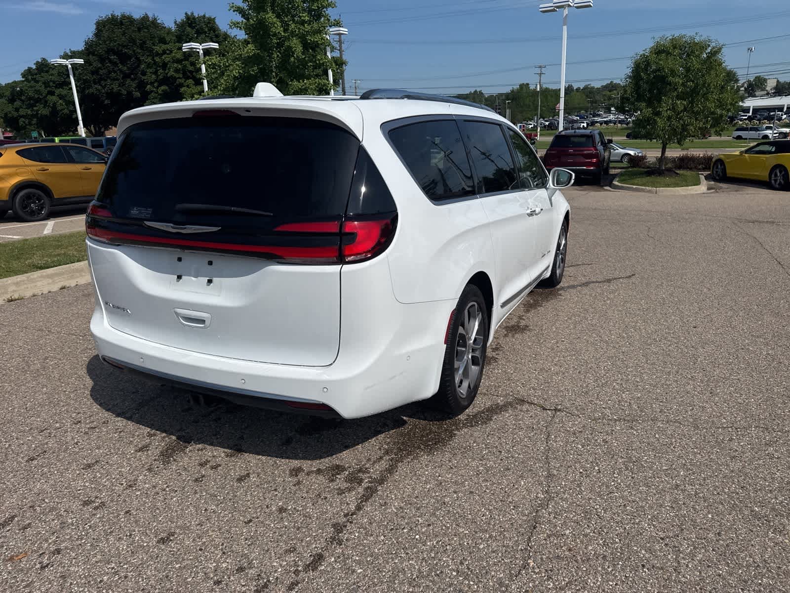 Thumbnail: 2022 Chrysler Pacifica - 15