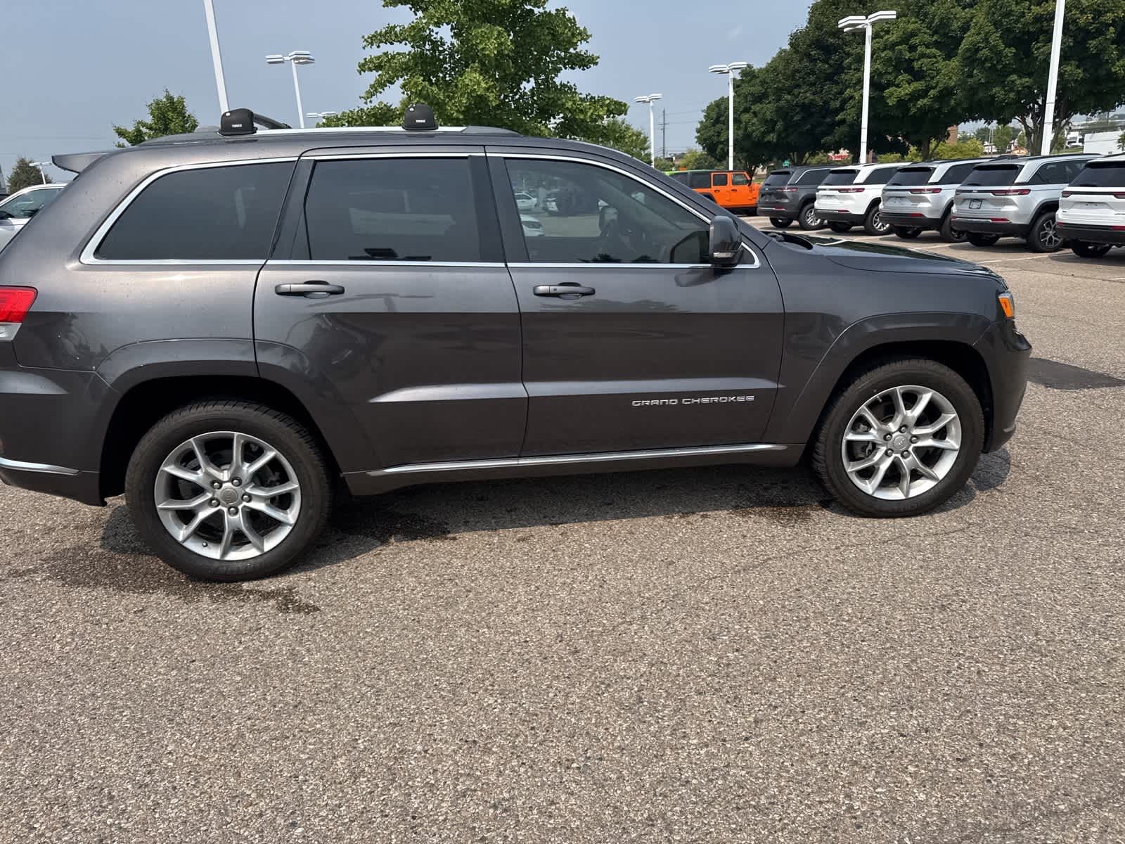 Thumbnail: 2015 Jeep Grand Cherokee - 15