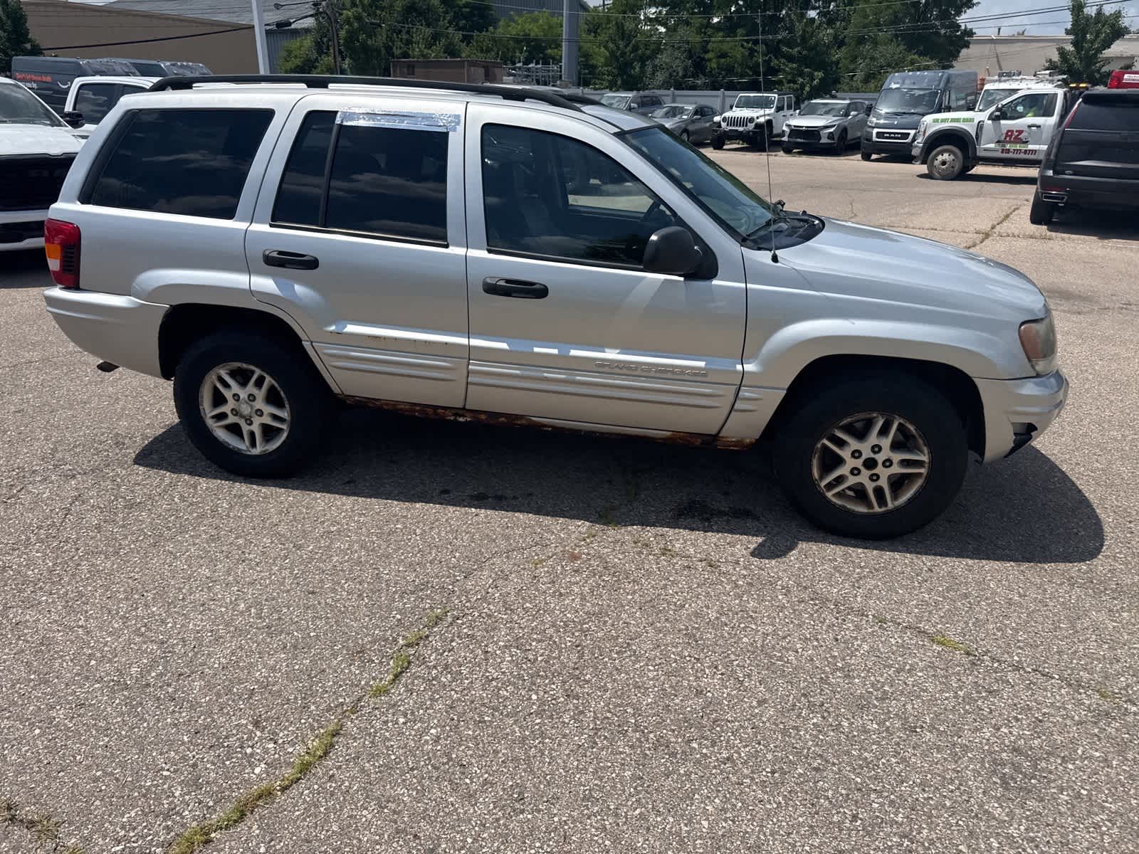 Thumbnail: 2004 Jeep Grand Cherokee - 11