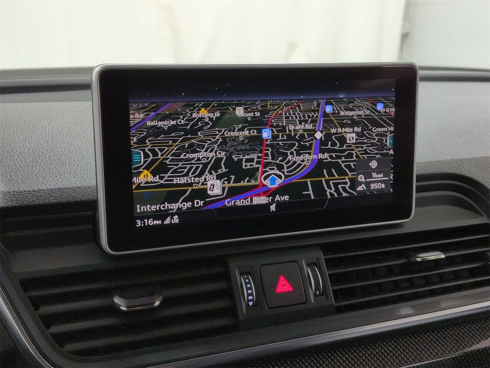 Thumbnail: 2019 Audi SQ5 - 31