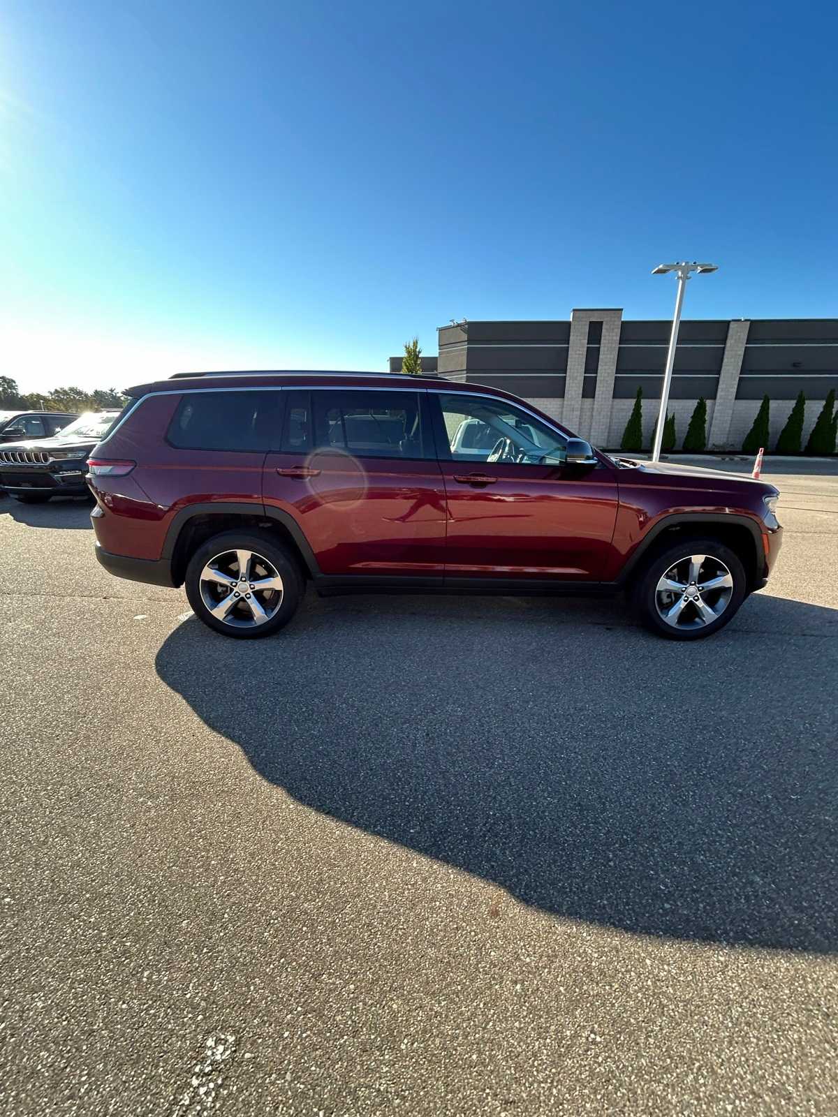 Thumbnail: 2021 Jeep Grand Cherokee L - 14