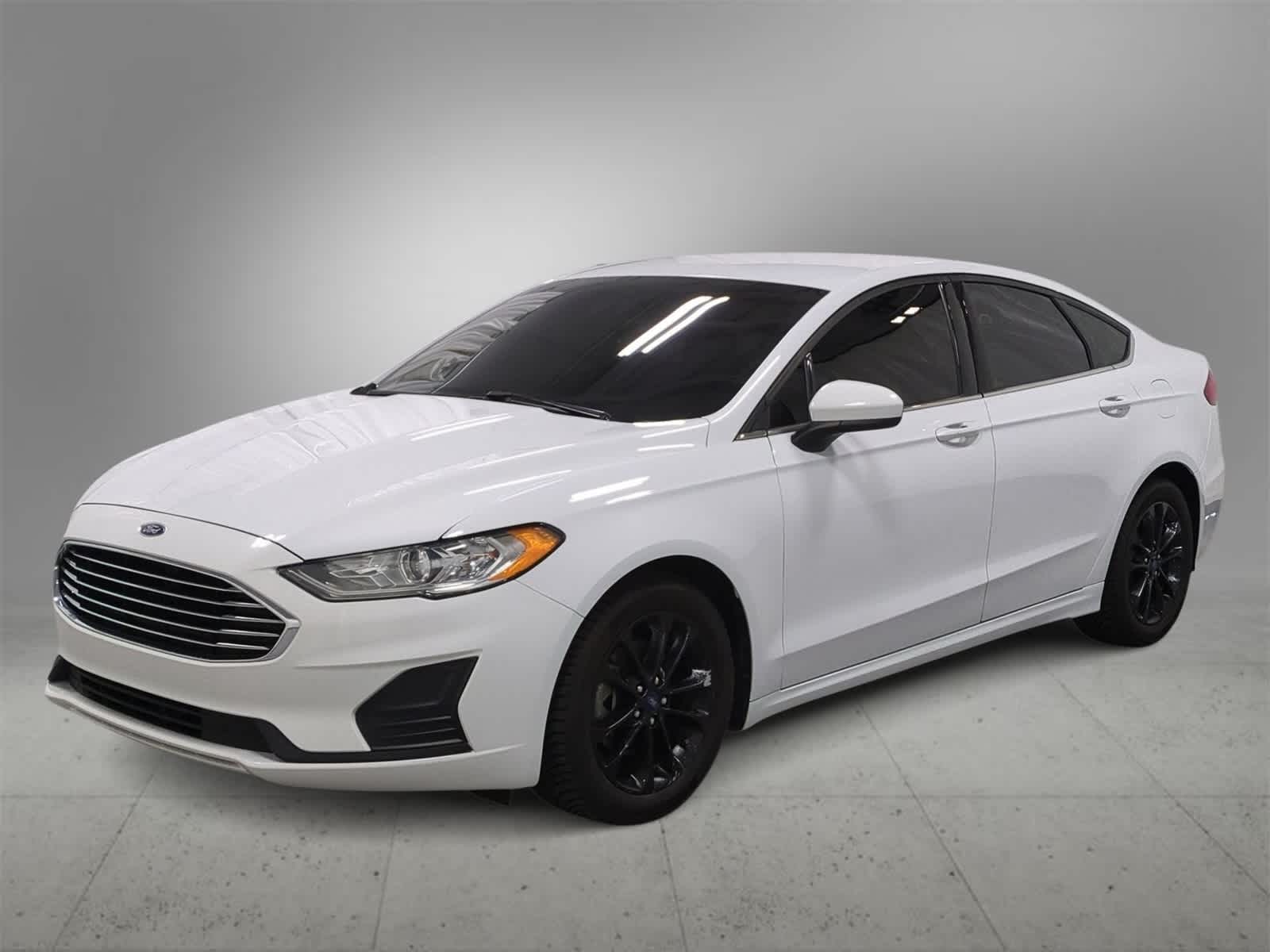 2020 Ford Fusion SE photo 4