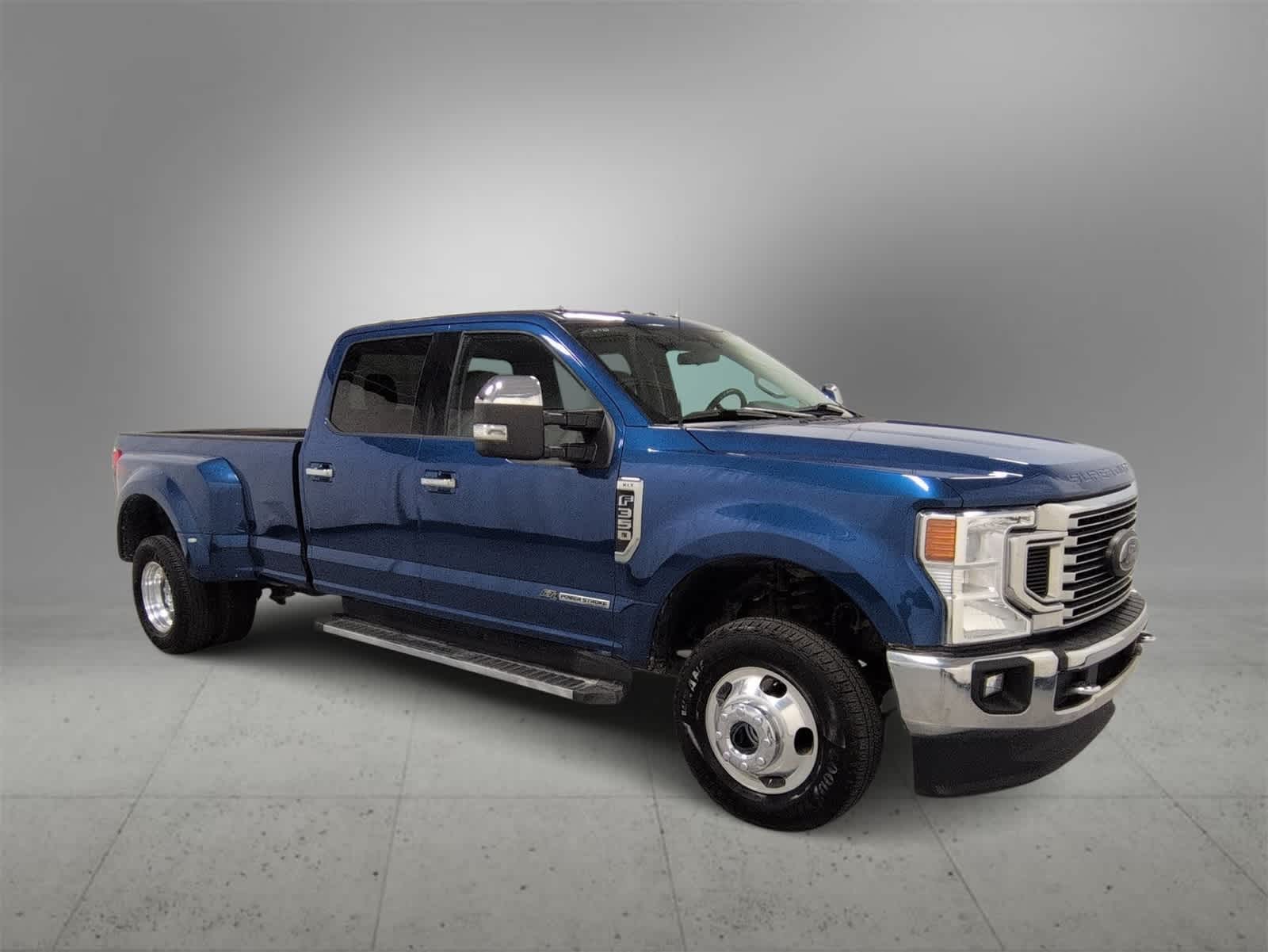 2022 Ford F-350 XLT photo 2