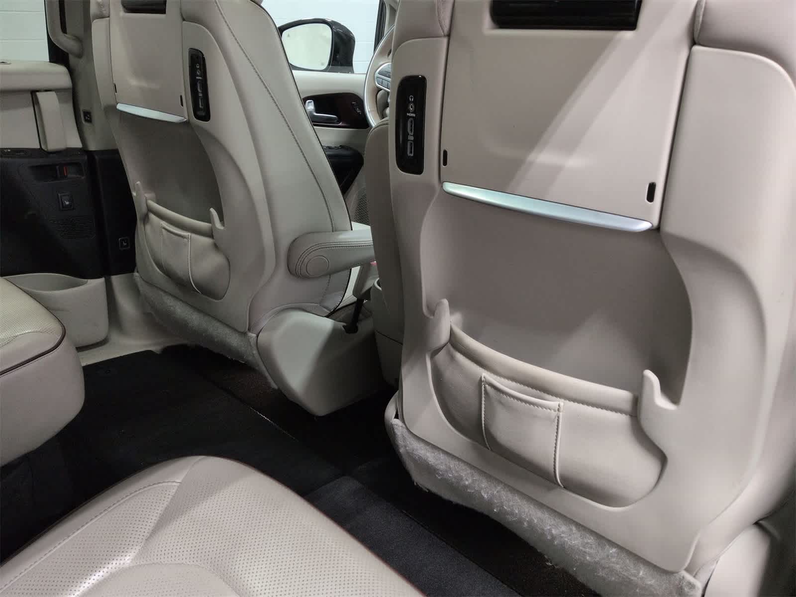 Thumbnail: 2017 Chrysler Pacifica - 20