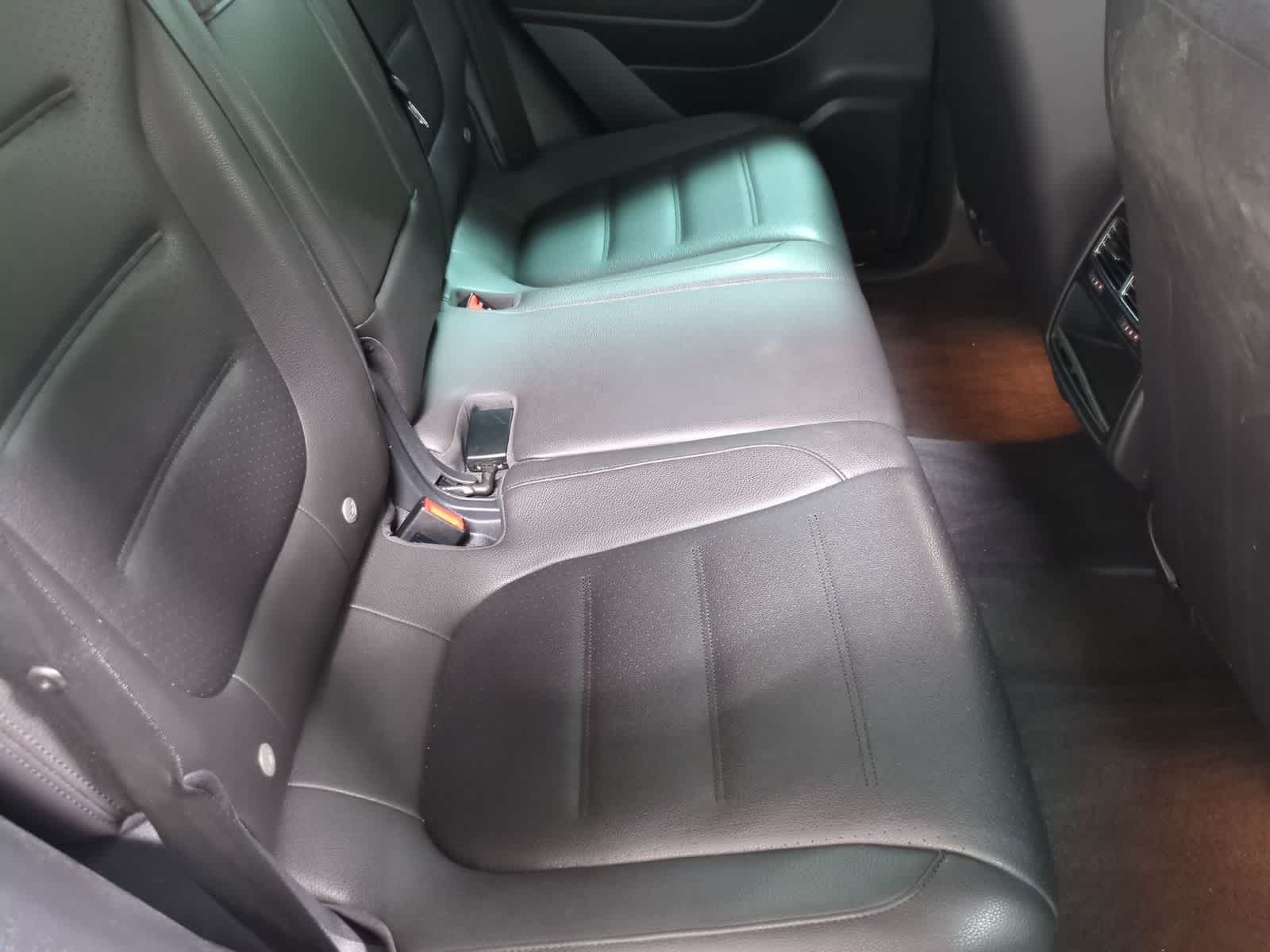 Thumbnail: 2014 Volkswagen Touareg - 21