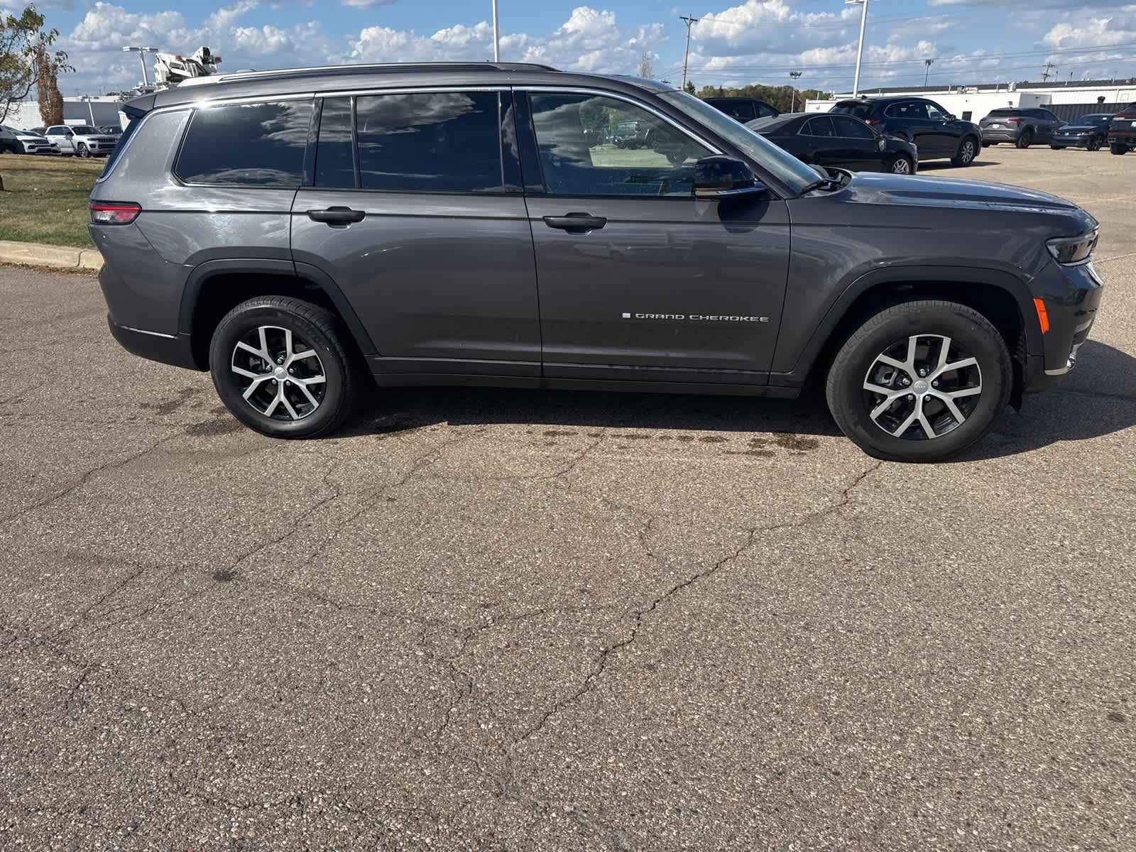 Thumbnail: 2024 Jeep Grand Cherokee L - 10