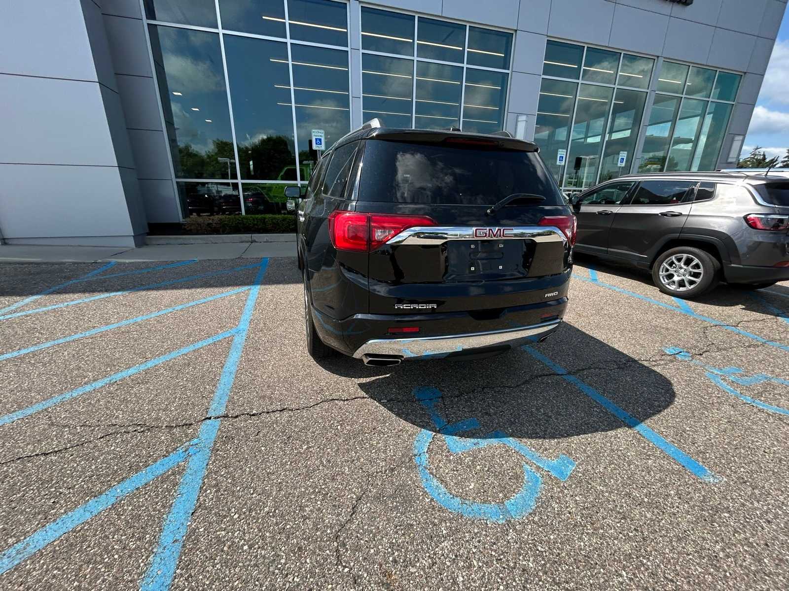 Thumbnail: 2019 GMC Acadia - 22