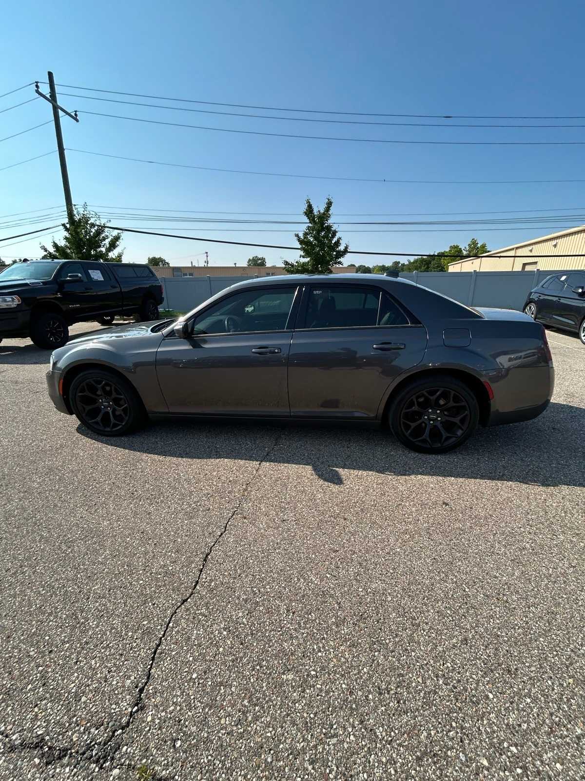 Thumbnail: 2019 Chrysler 300 - 26