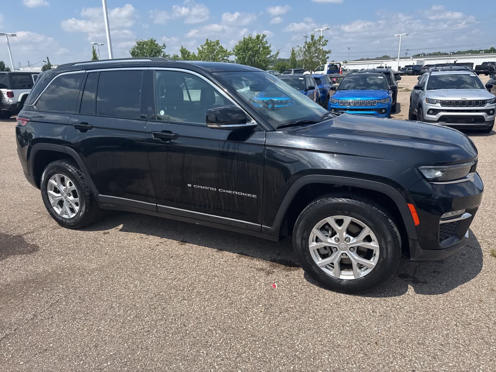 Thumbnail: 2023 Jeep Grand Cherokee - 9