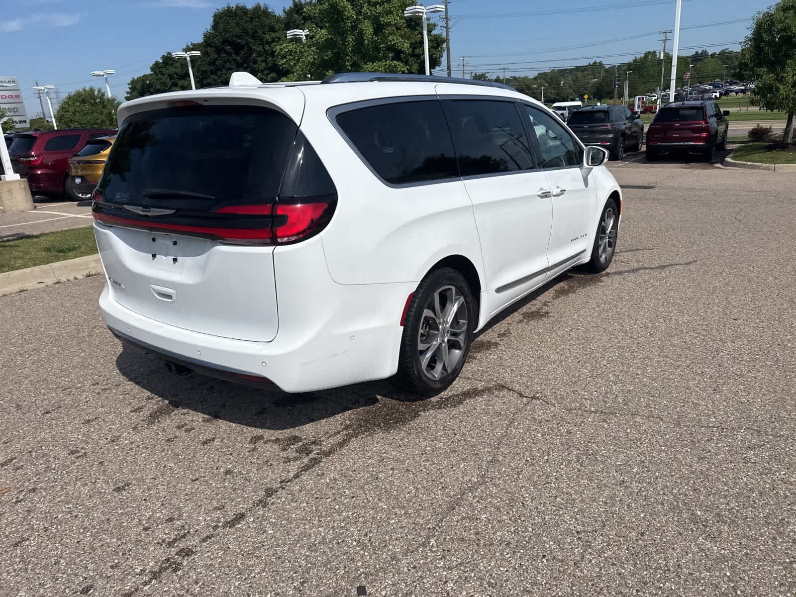 Thumbnail: 2022 Chrysler Pacifica - 14
