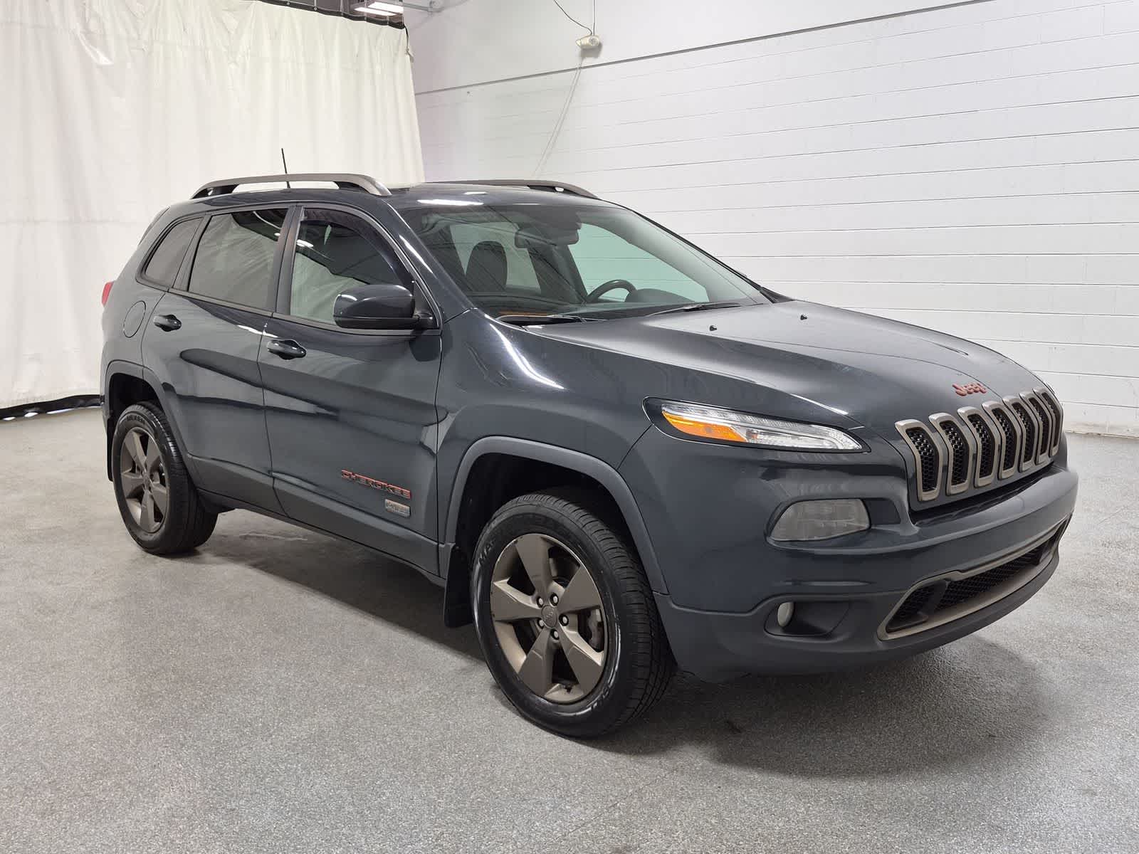Thumbnail: 2017 Jeep Cherokee - 16