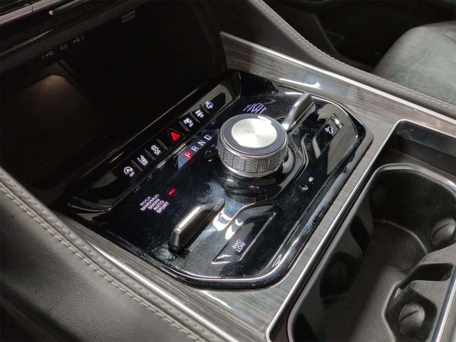 Thumbnail: 2022 Jeep Wagoneer - 35