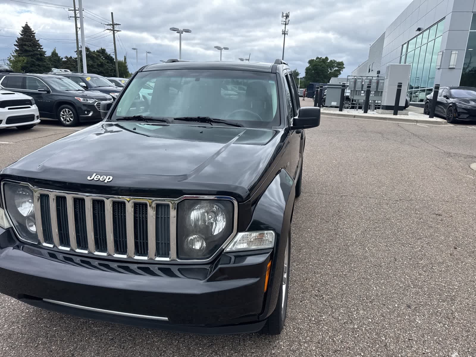 Thumbnail: 2012 Jeep Liberty - 3