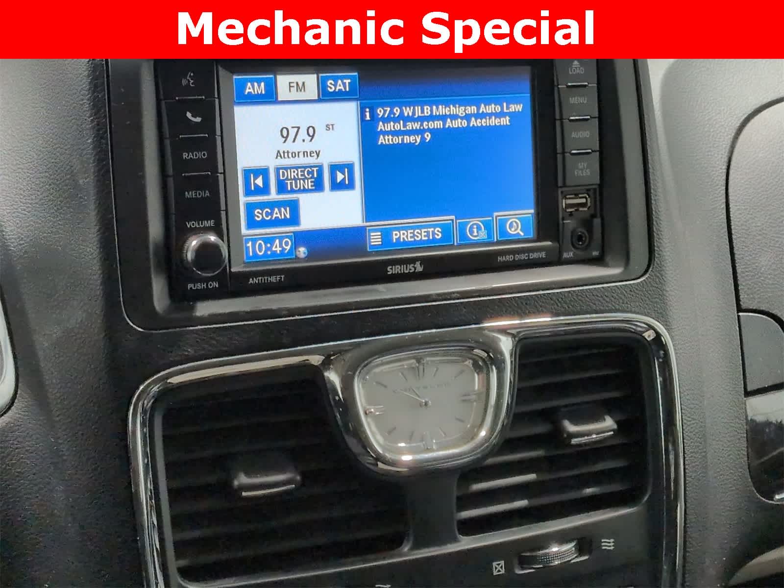 Thumbnail: 2012 Chrysler Town & Country - 28