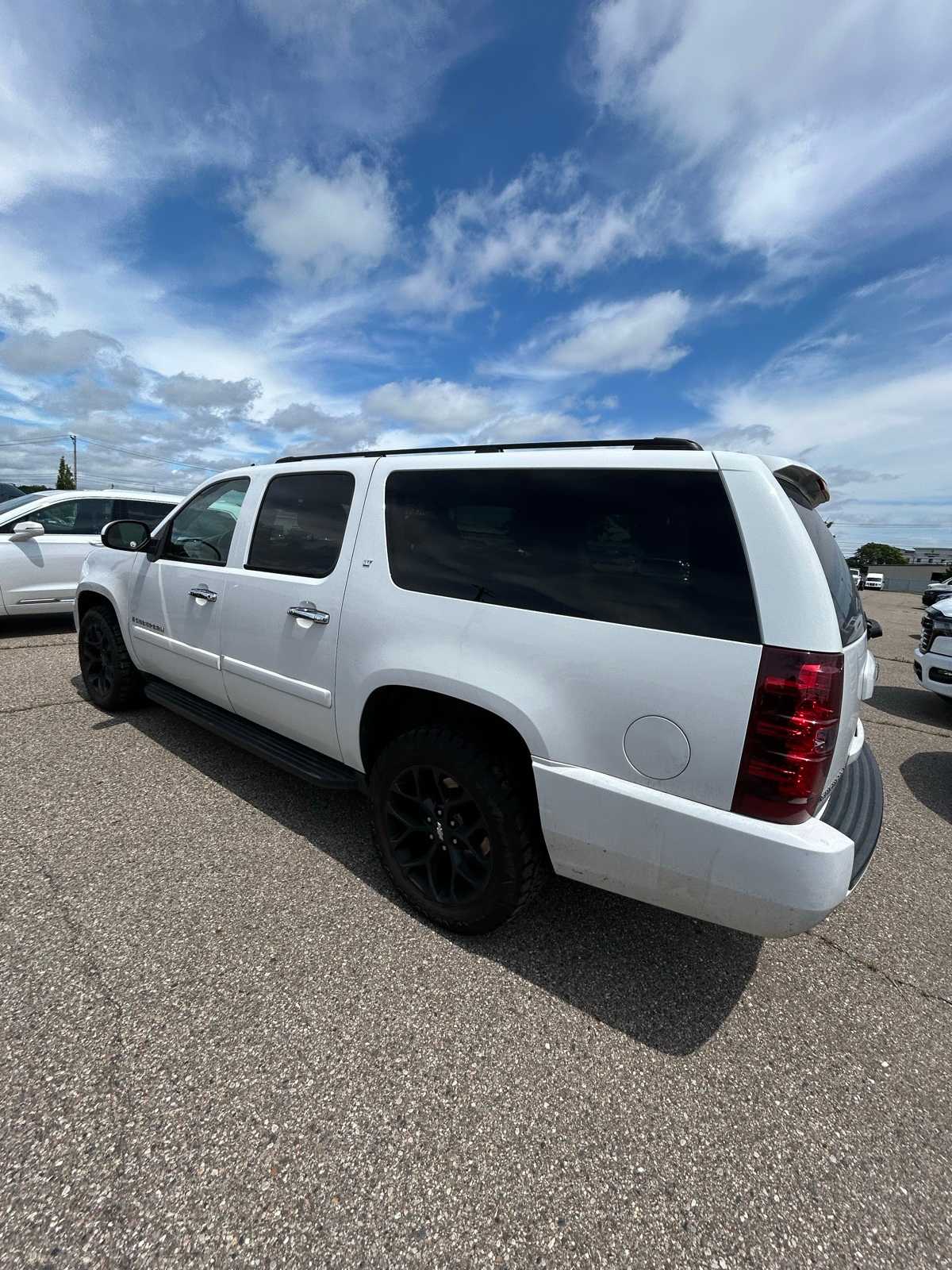 Thumbnail: 2008 Chevrolet Suburban - 24