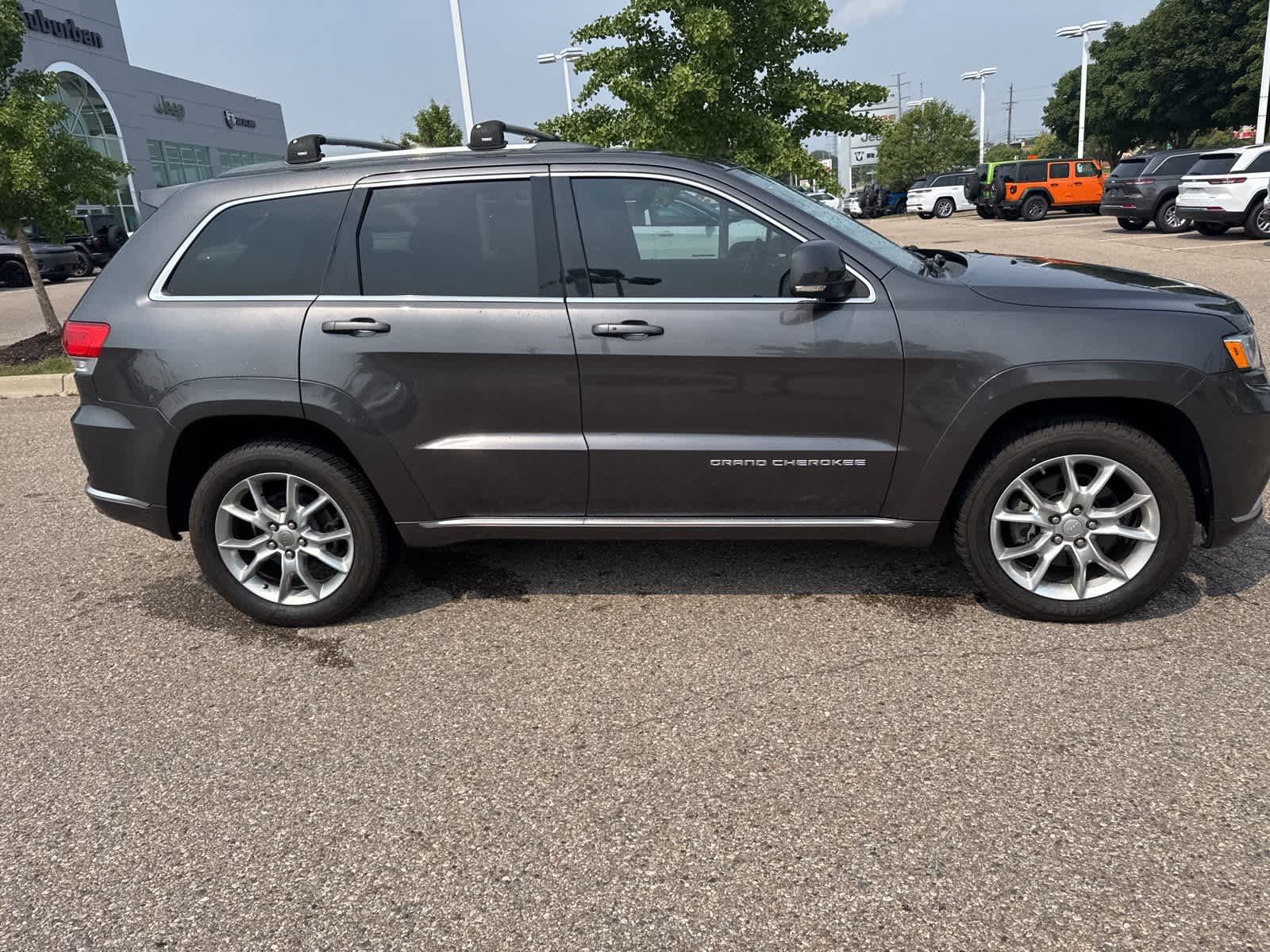 Thumbnail: 2015 Jeep Grand Cherokee - 14