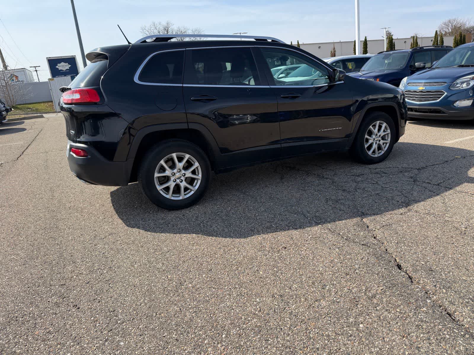 Thumbnail: 2015 Jeep Cherokee - 16