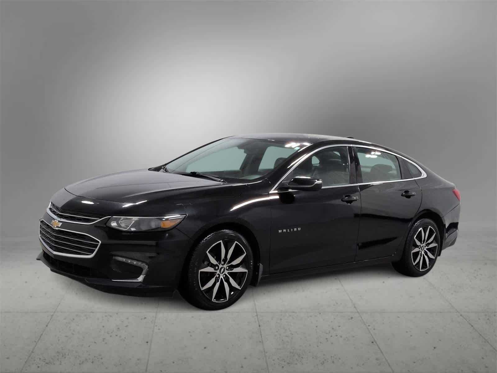 Thumbnail: 2018 Chevrolet Malibu - 4