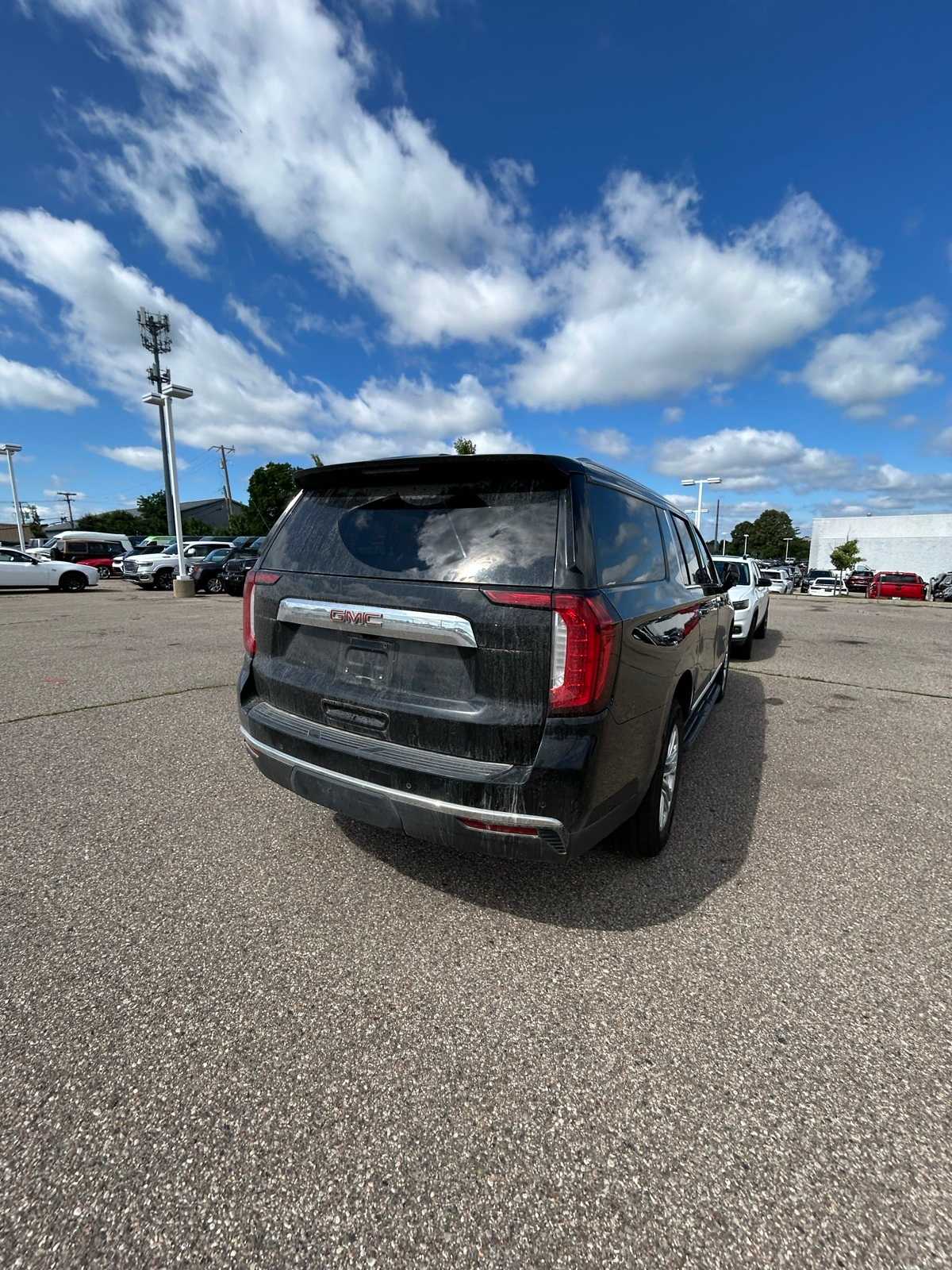 Thumbnail: 2021 GMC Yukon XL - 21