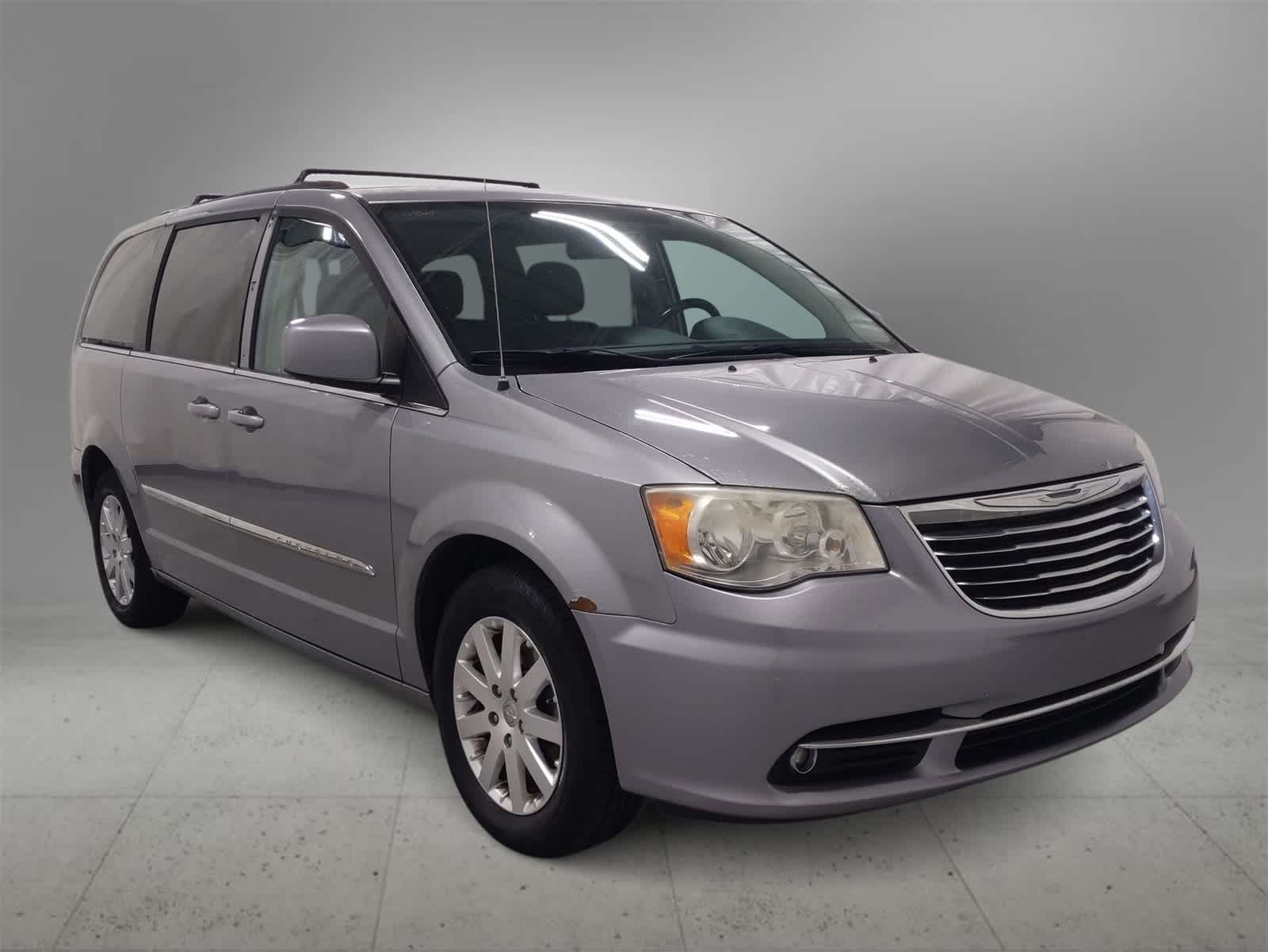 Thumbnail: 2014 Chrysler Town & Country - 2