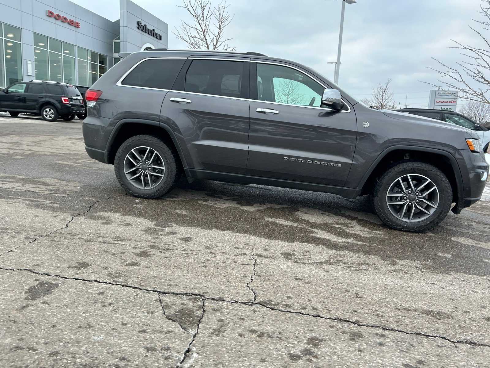 Thumbnail: 2020 Jeep Grand Cherokee - 9